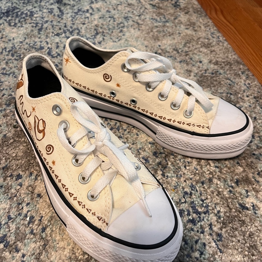 Converse Chuck Taylor Western Print Low Top Sneakers Women's 6 Men's 4.5